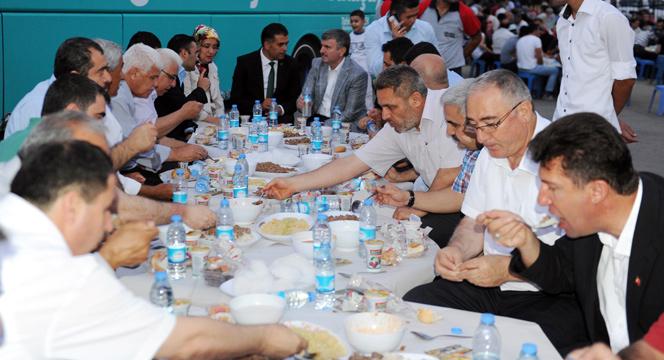 Başkan Akyürek Derebucaklılarla İftar Yaptı