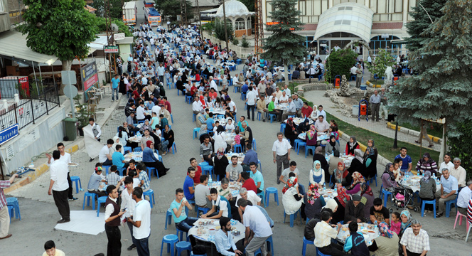Başkan Akyürek Derebucaklılarla İftar Yaptı