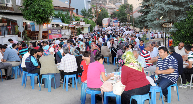 Başkan Akyürek Derebucaklılarla İftar Yaptı