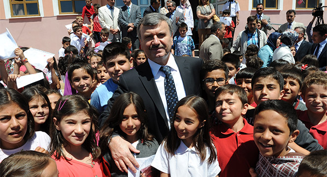 31 İlçede Büyükşehir'den Eğitim Desteği