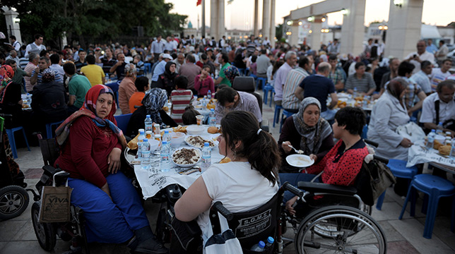 Engelli Dernekleri Büyükşehir'in İftarında Buluştu