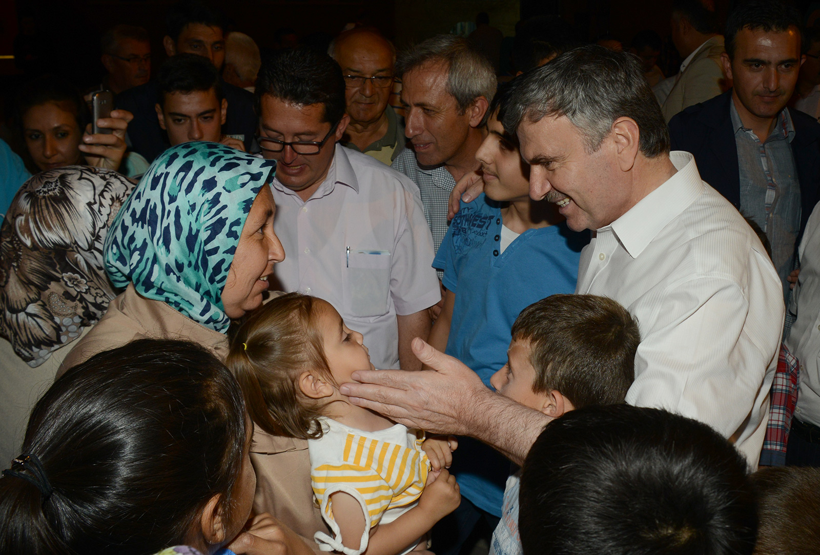 Kadınhanı ve Sarayönü'nde Binlerce Kişi İftarda Buluştu