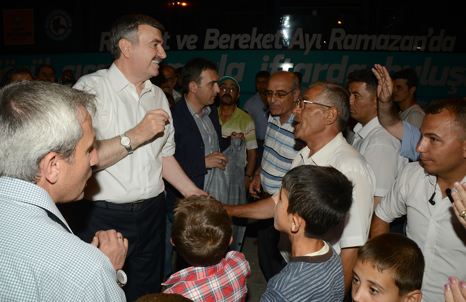 Kadınhanı ve Sarayönü'nde Binlerce Kişi İftarda Buluştu