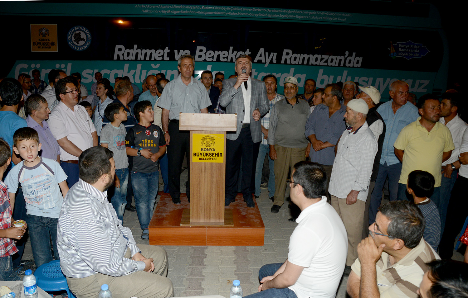 Kadınhanı ve Sarayönü'nde Binlerce Kişi İftarda Buluştu