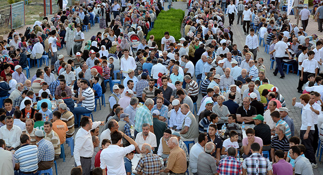 Kadınhanı ve Sarayönü'nde Binlerce Kişi İftarda Buluştu