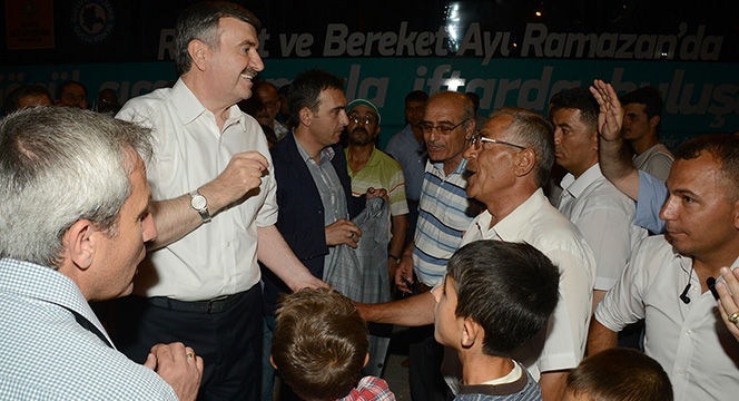 Kadınhanı ve Sarayönü'nde Binlerce Kişi İftarda Buluştu