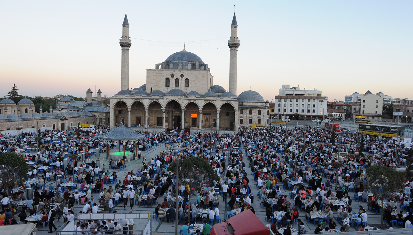Başbakan Yardımcısı Babacan Büyükşehir'in Yetimler İftarı'na Katıldı