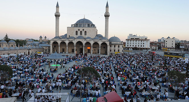 Başbakan Yardımcısı Babacan Büyükşehir'in Yetimler İftarı'na Katıldı