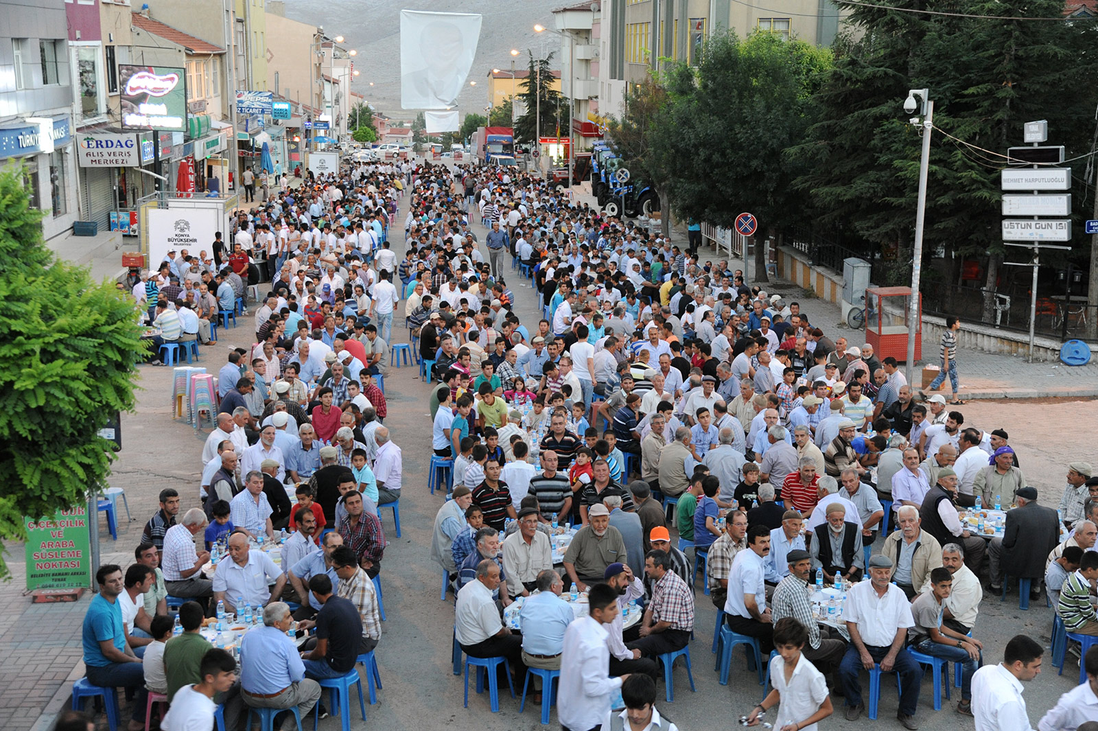 Başkan Akyürek İftarda Yunaklılarla Buluştu