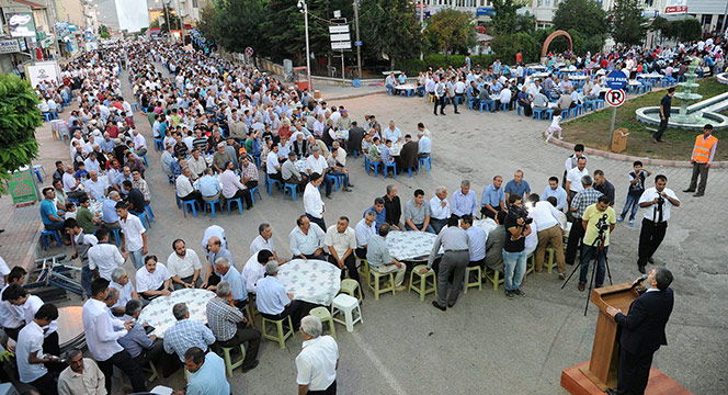 Başkan Akyürek İftarda Yunaklılarla Buluştu