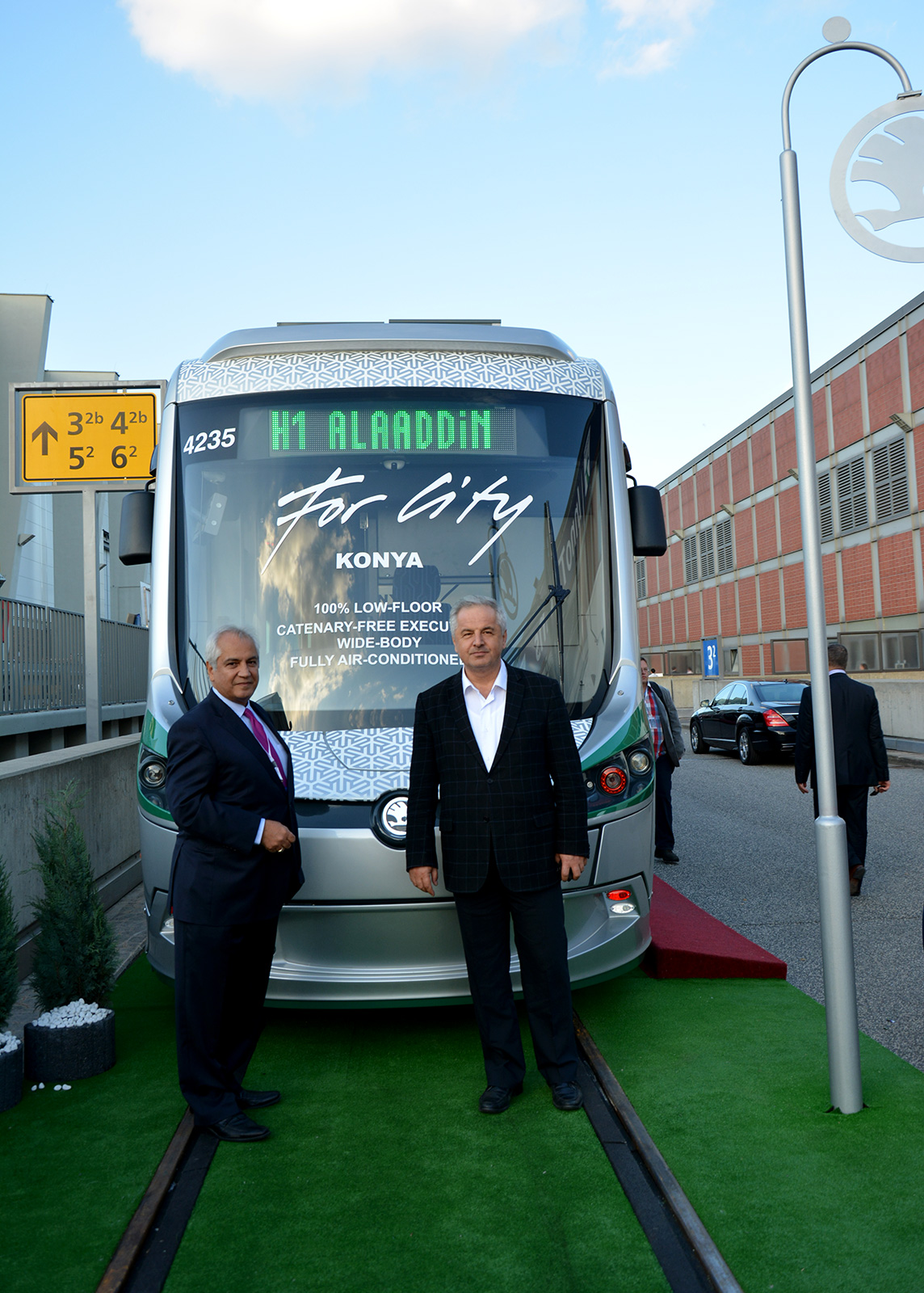 Konya'da Hizmete Giren Tramvaylar Berlin'de Büyük İlgi Gördü