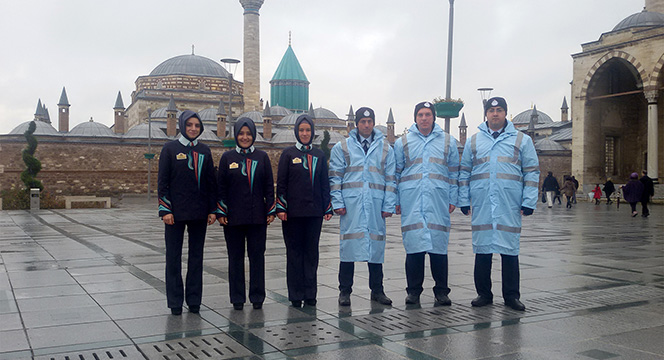 Turizm Zabıtası Yabancı Misafirlere Danışmanlık Yapıyor