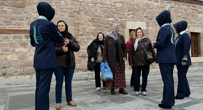 Turizm Zabıtası Yabancı Misafirlere Danışmanlık Yapıyor