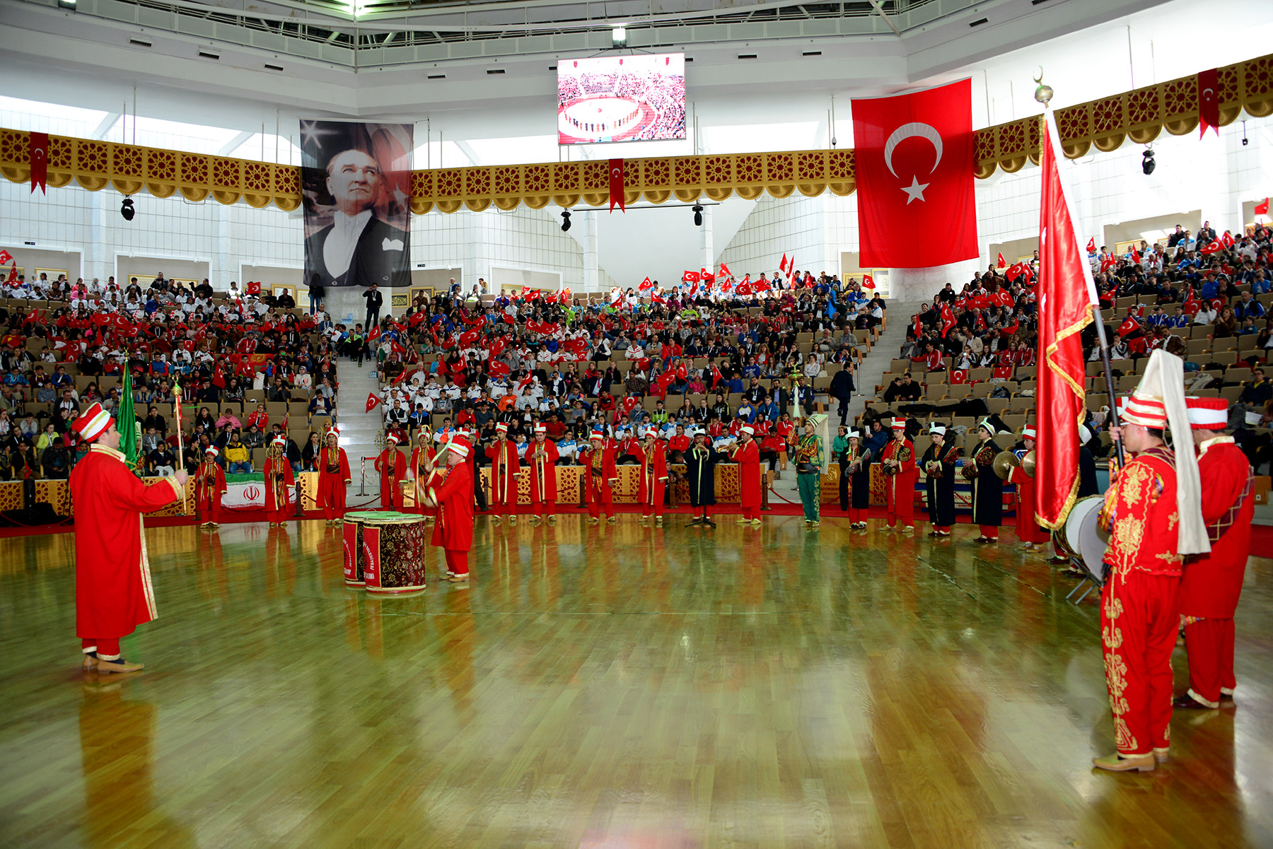 Başkanlık Koltuğuna Ayşe Ceren Küçükiba Oturdu