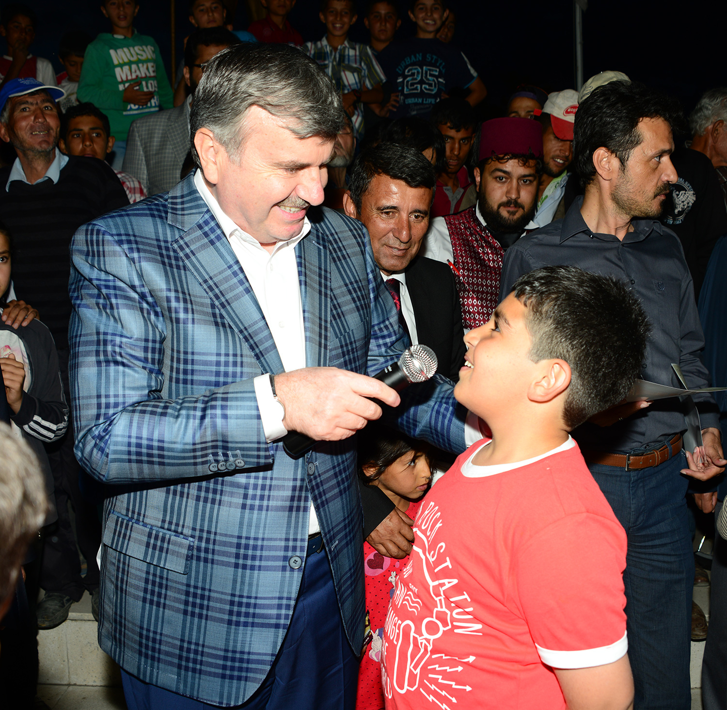 Başkan Akyürek, Çeltik İftarında Çocukları Sevindirdi
