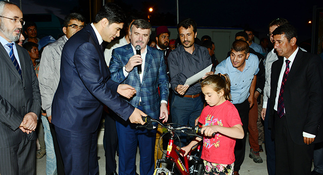 Başkan Akyürek, Çeltik İftarında Çocukları Sevindirdi