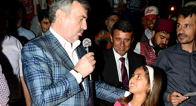 Başkan Akyürek, Çeltik İftarında Çocukları Sevindirdi