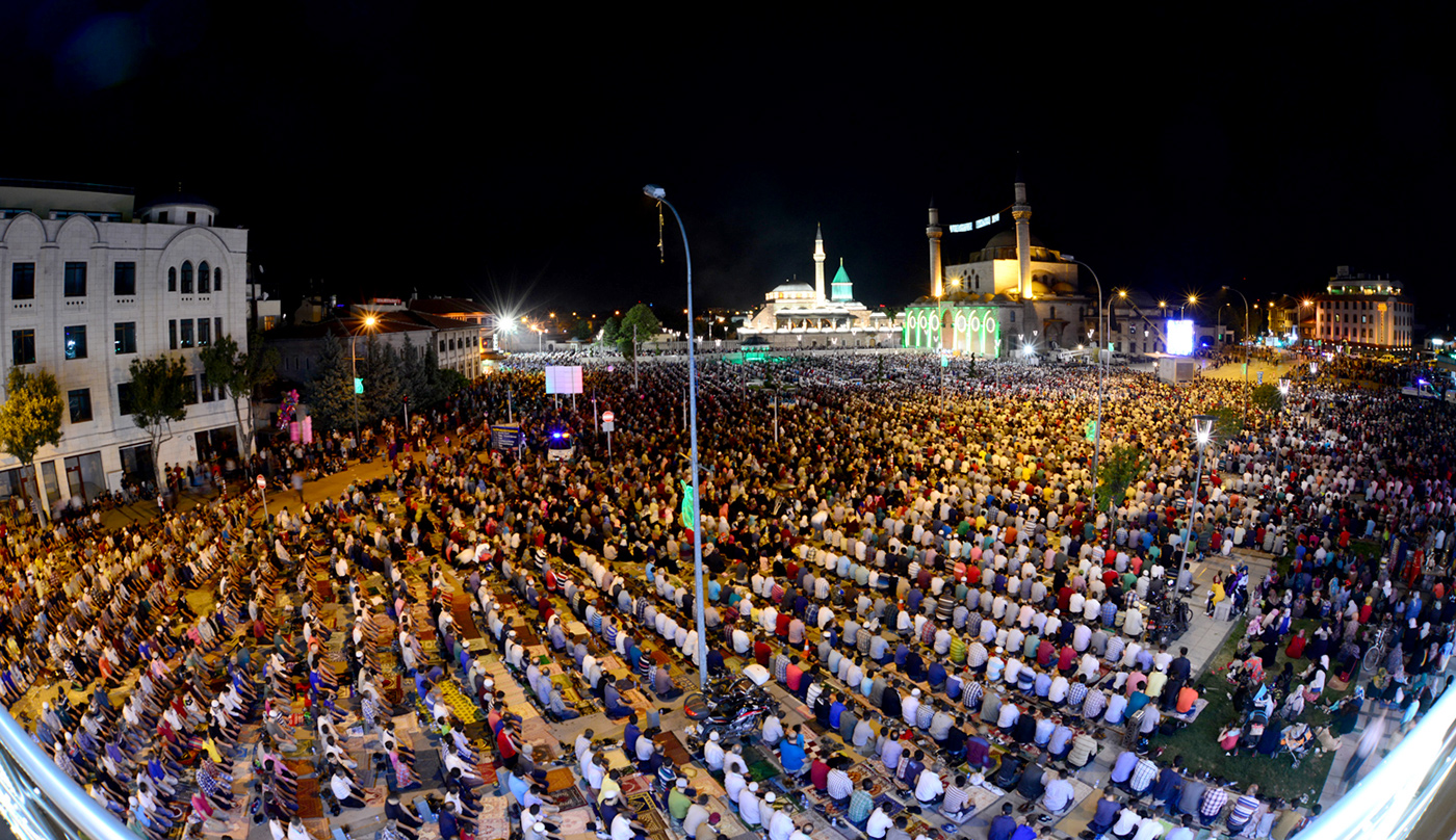 Mevlana Meydanı'nda Muhteşem Kadir Gecesi Coşkusu