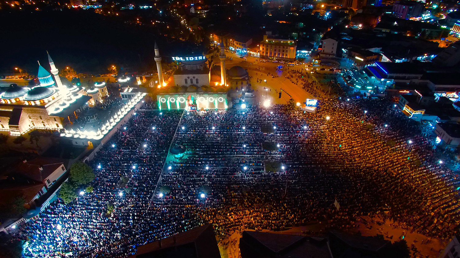 Mevlana Meydanı'nda Muhteşem Kadir Gecesi Coşkusu