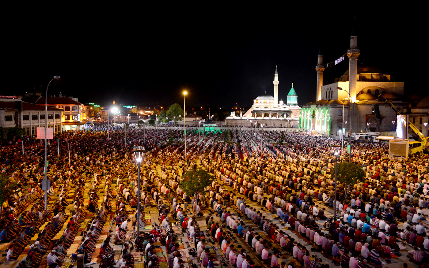 Mevlana Meydanı'nda Muhteşem Kadir Gecesi Coşkusu
