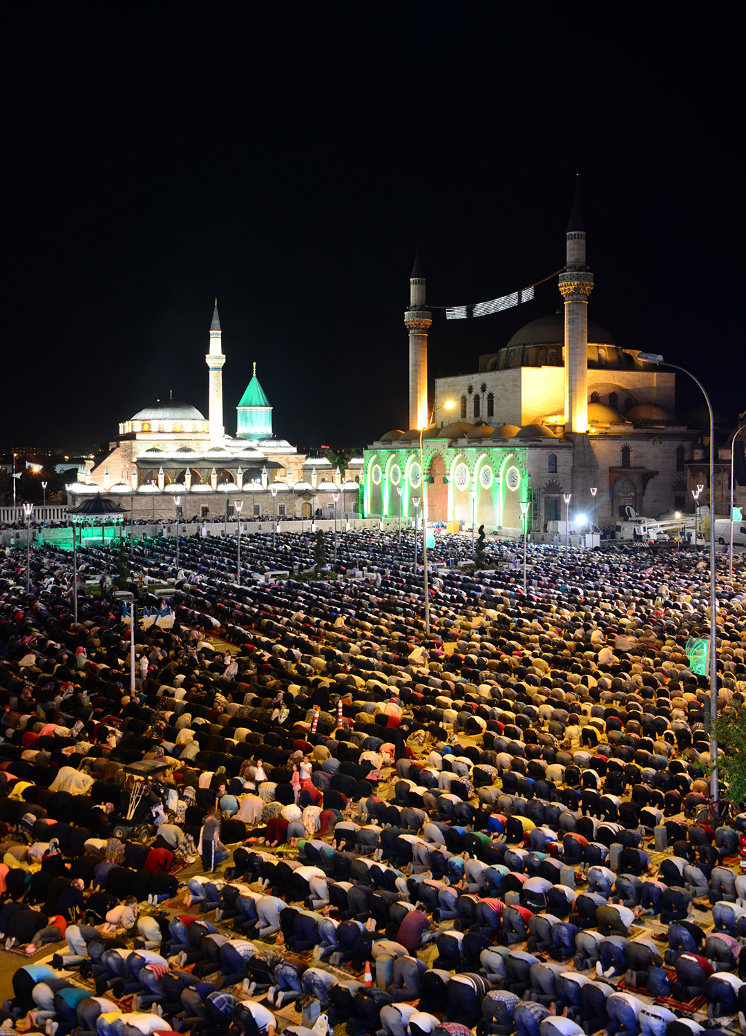 Mevlana Meydanı'nda Muhteşem Kadir Gecesi Coşkusu