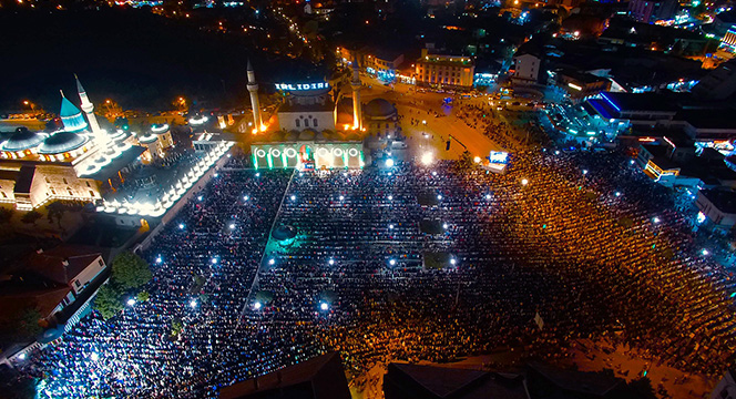Mevlana Meydanı'nda Muhteşem Kadir Gecesi Coşkusu