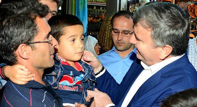 Mevlana Meydanı'nda Muhteşem Kadir Gecesi Coşkusu