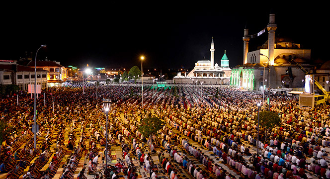 Mevlana Meydanı'nda Muhteşem Kadir Gecesi Coşkusu