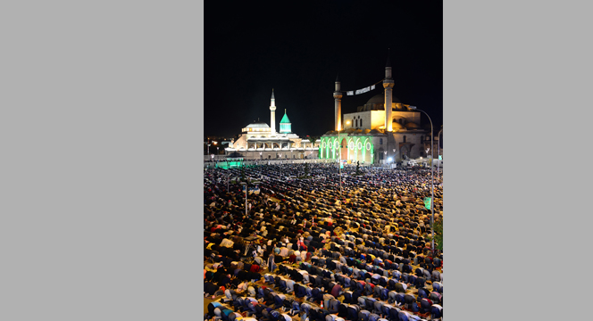 Mevlana Meydanı'nda Muhteşem Kadir Gecesi Coşkusu