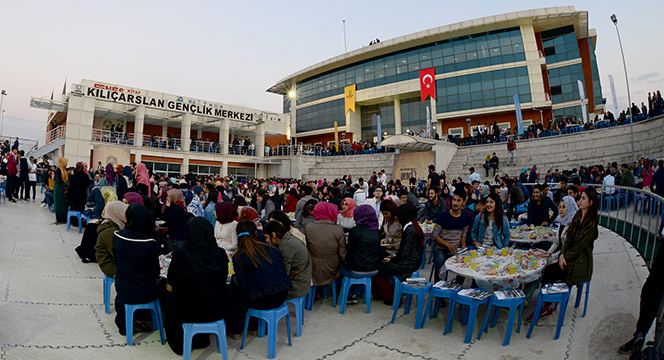 Binlerce Genç Konya Sofrasında Buluştu