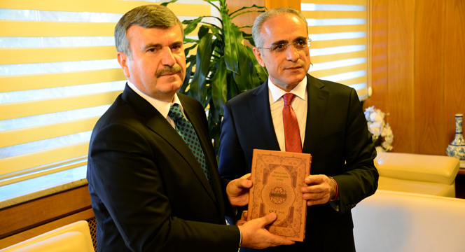 Kültür Bakanı Topçu'dan Başkan Akyürek'i Ziyaret