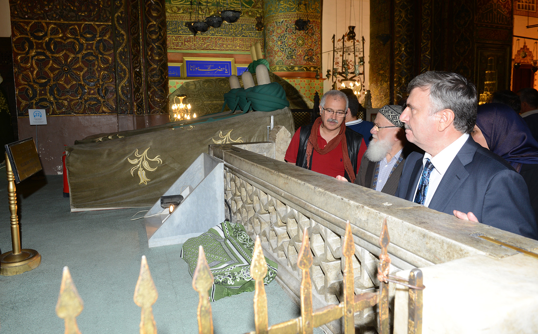 Başkan Akyürek Berat Kandili'nde Mevlana Meydanı'nda