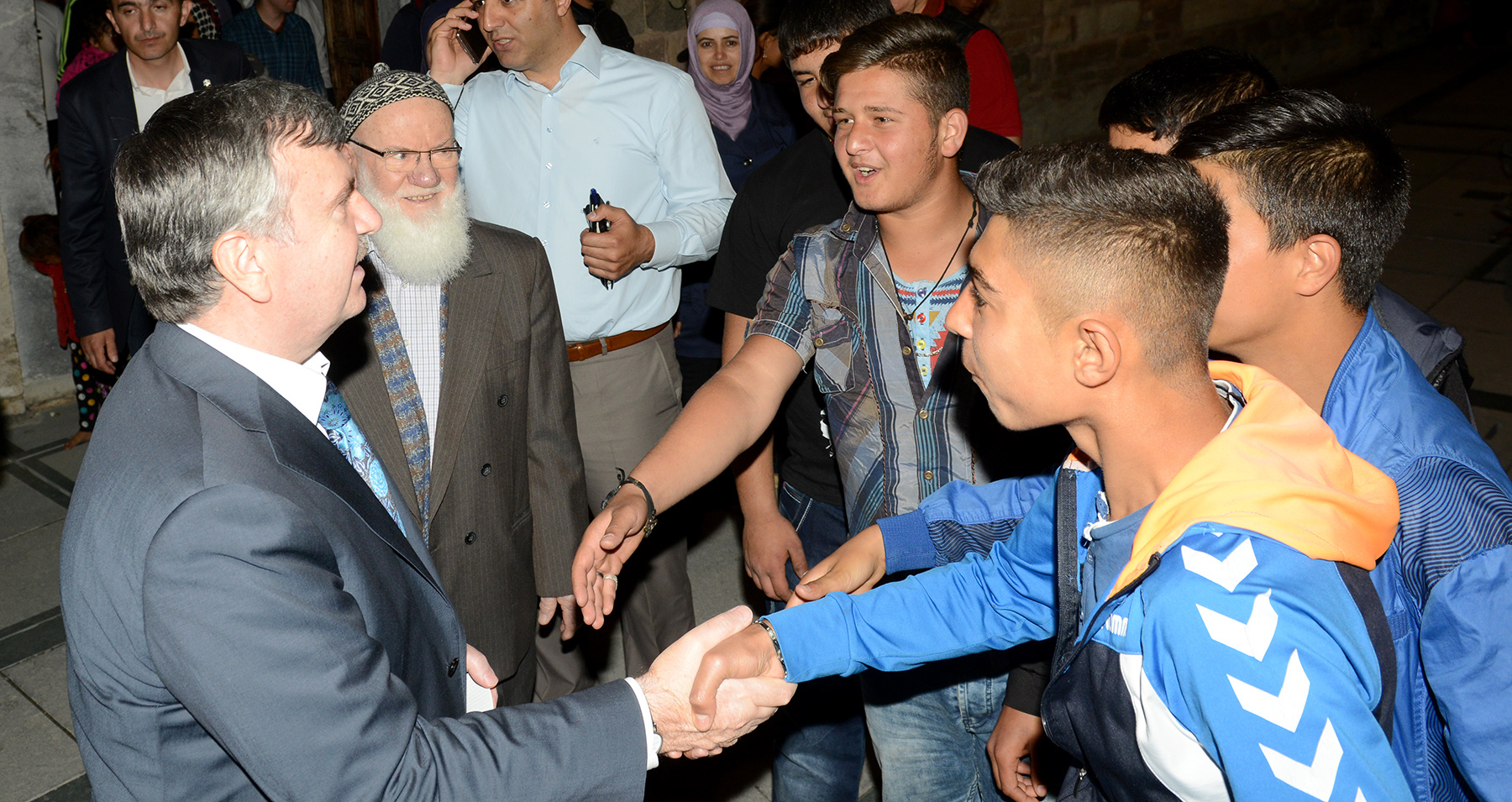 Başkan Akyürek Berat Kandili'nde Mevlana Meydanı'nda