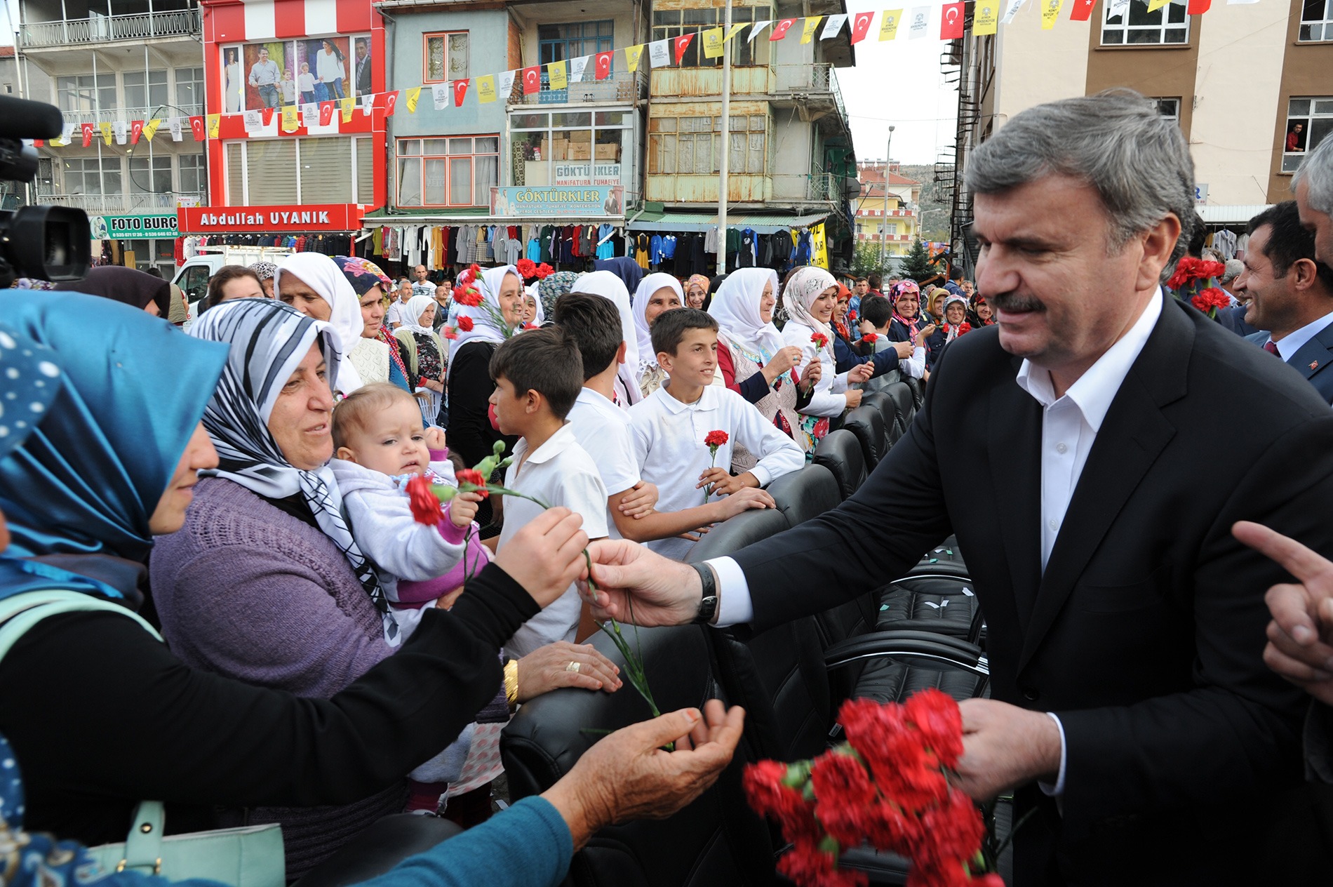 Değerlerimizi Asla Kaybetmemeliyiz