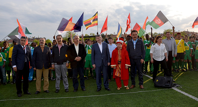 Uluslararası Öğrenci Futbol Turnuvası Yapılıyor