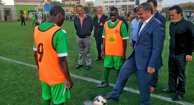 Uluslararası Öğrenci Futbol Turnuvası Yapılıyor