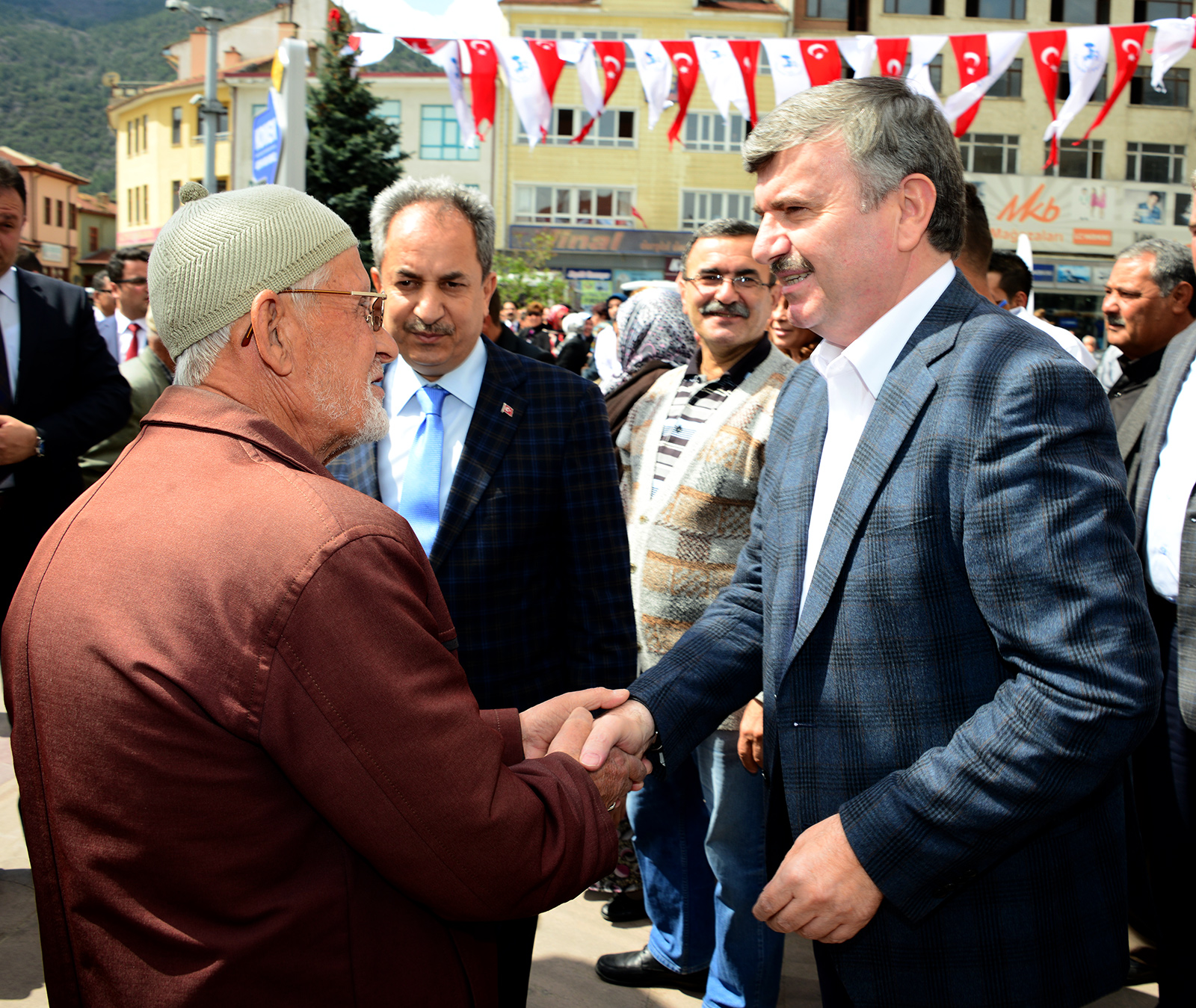 Büyükşehir'den İlçelere Yatırım Yağmuru Başladı