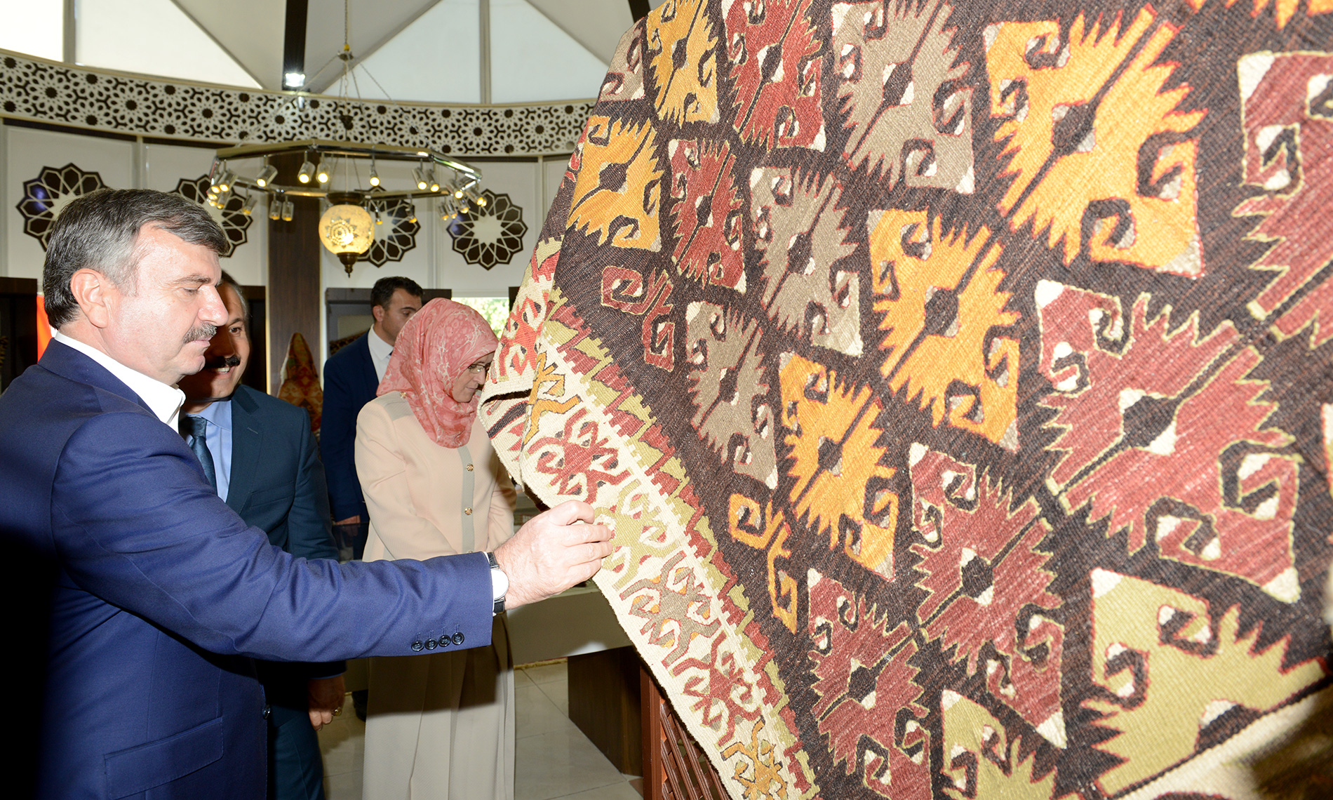 Halı ve Kilim Dokuma Geleneği KOMEK'te Canlanıyor