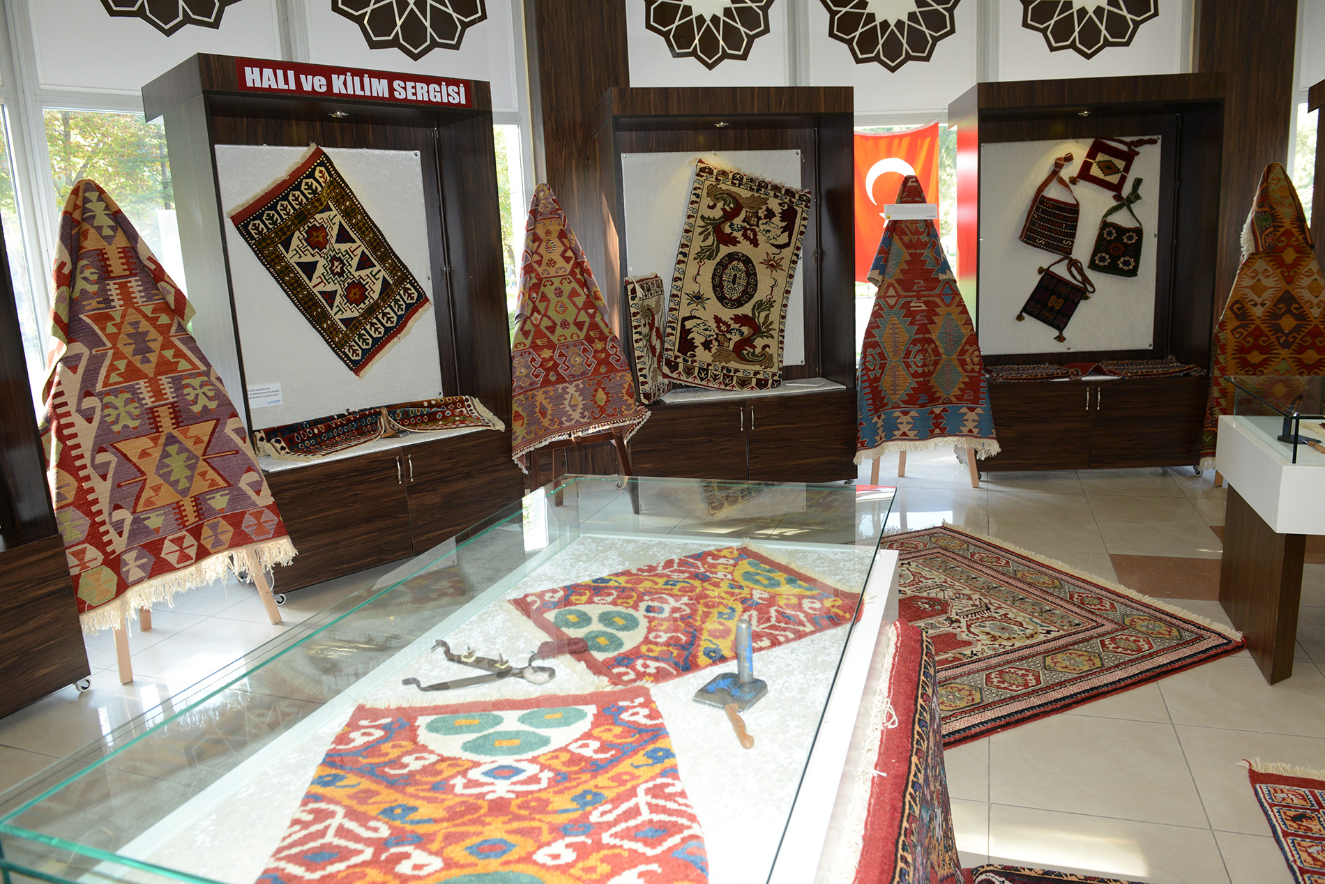 Halı ve Kilim Dokuma Geleneği KOMEK'te Canlanıyor