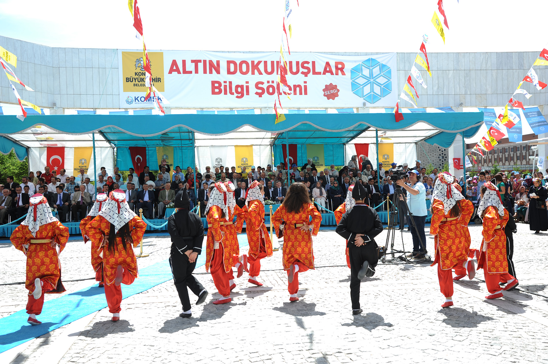 Altın Dokunuşlar - İlmek İlmek Konya Sergisi Açıldı