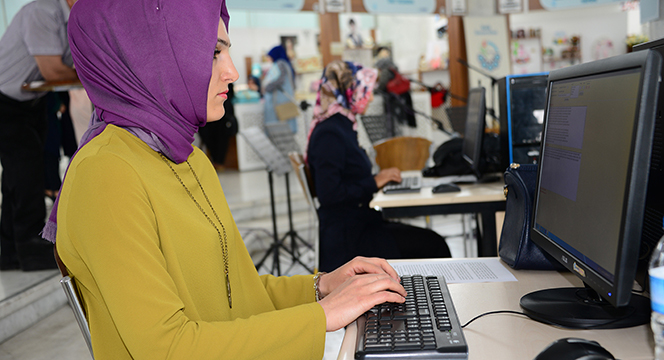 Konya'nın En Büyük Sanatsal Etkinliğinde TRT Sanatçılarıyla Gala Gecesi 