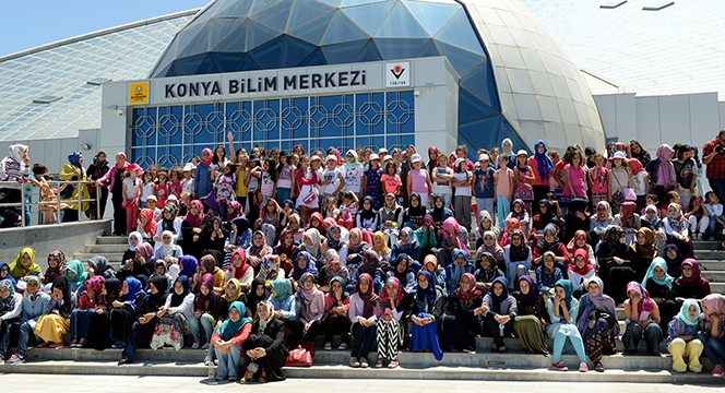 Yaz Okulu Öğrencileri Hem Öğreniyor, Hem Eğleniyor