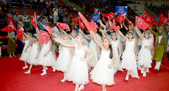 KOMEK Yaz Okulu'ndan Muhteşem Final Gecesi