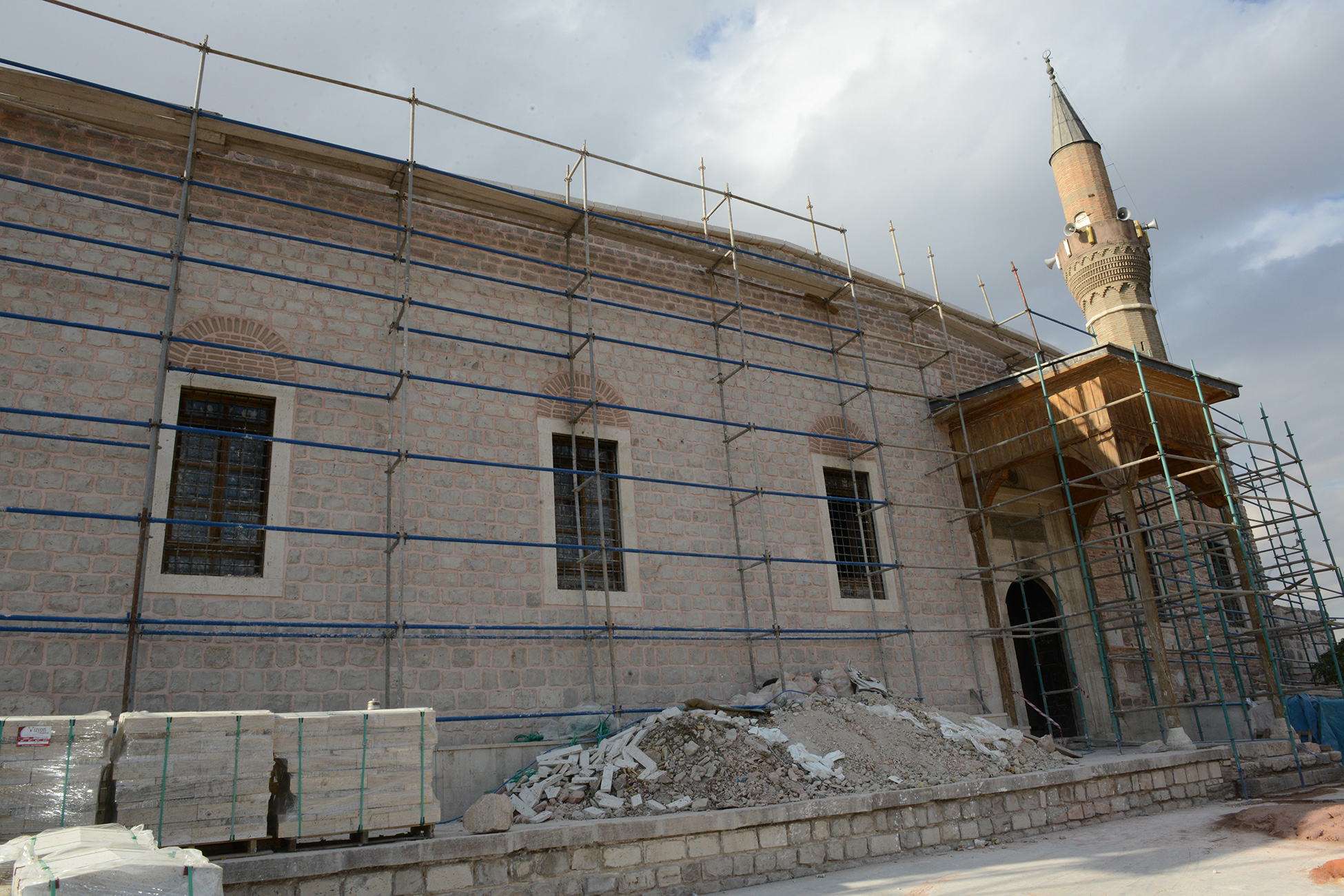 Başkan Akyürek Alaaddin Camii'nde İncelemelerde Bulundu