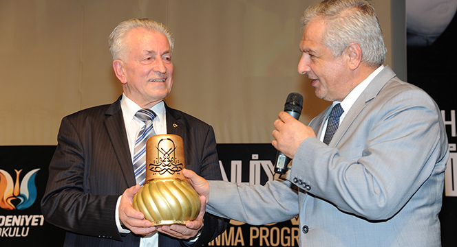 Bilge Kral Aliya İzzetbegoviç Konya'da Anıldı