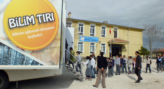 Büyükşehir Bilim Tırı İlçelerde 