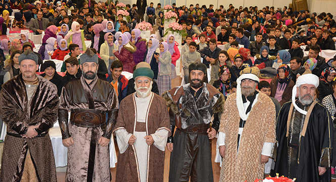 'Ertuğrul Osman Mevlana' Tiyatrosu İlçelerde 