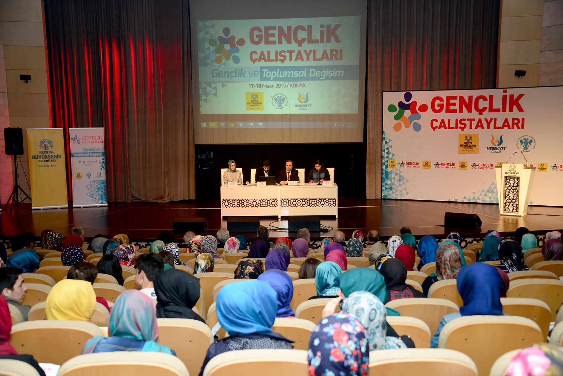Gençlik Çalıştayında 'Gençlik ve Toplumsal Değişim' Konuşuluyor