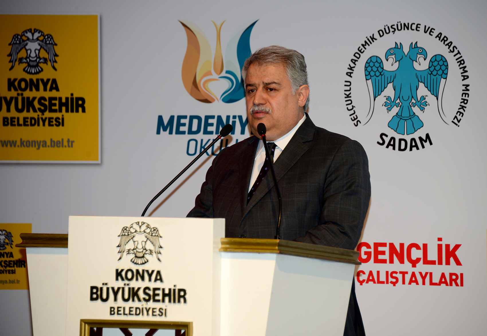 Gençlik Çalıştayında 'Gençlik ve Toplumsal Değişim' Konuşuluyor