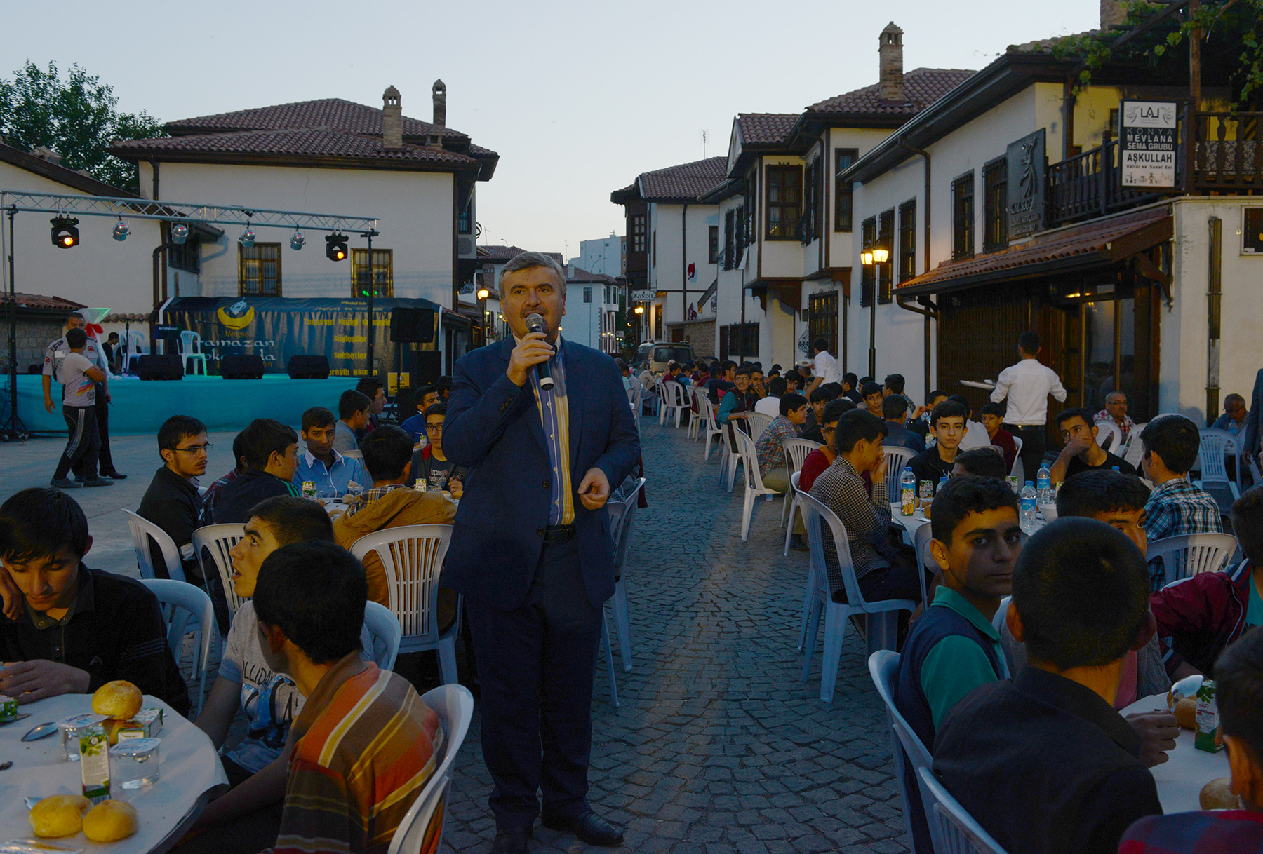 Başkan Akyürek İlk İftarını Öğrencilerle Açtı